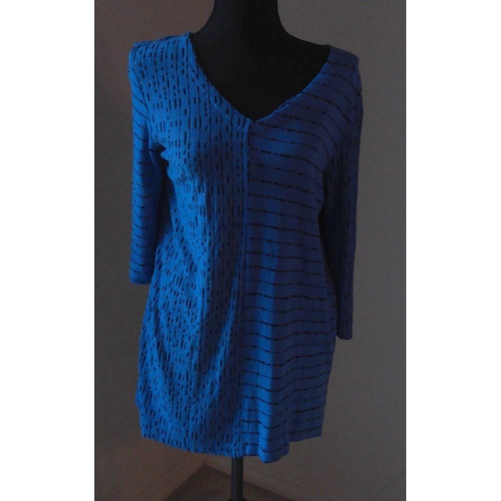 THOMAS & OLIVIA WOMENS  BLUE & BLACK TOP WITH 3/4 LENGTH SLEEVES SIZE LARGE
